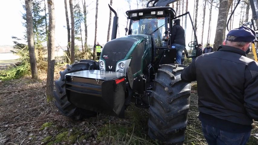 Nu intar traktorerna skogen